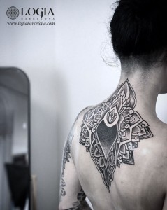 tatuaje-espalda-mandala-Logia-Barcelona-Dasly2   